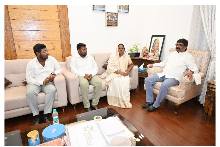 cm hemant soren se mantri bebi devi ne ki mulakaat 