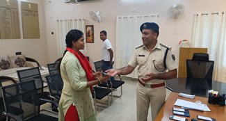 Operation Muskaan brings happiness on people's faces, SP returns 31 stolen mobiles