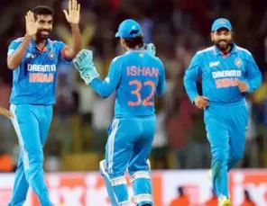 Amazing performance by Indian bowlers, Sri Lanka took 6 wickets for 20 runs.