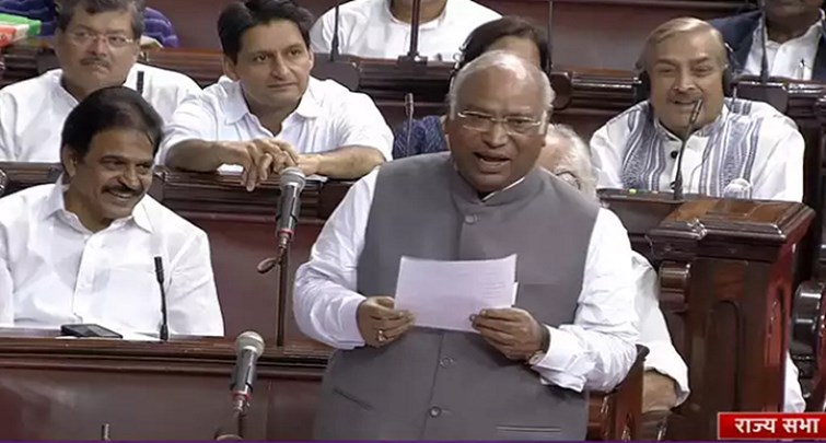  Mallikarjun Kharge asked questions to the ruling party in Rajya Sabha