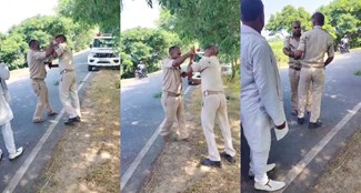 Two policemen clashed with each other in the middle of the road, then SP made a queue