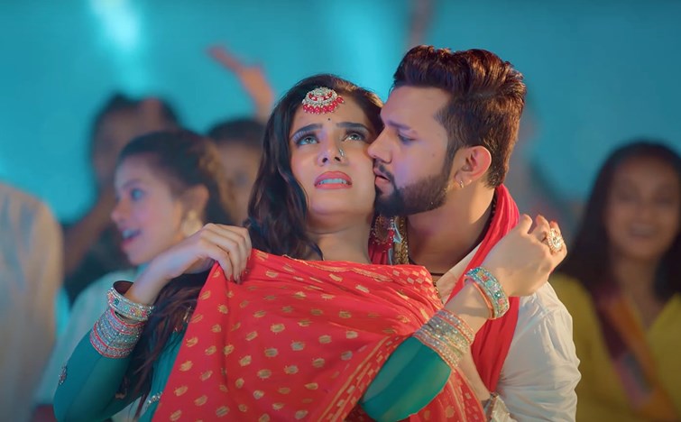 bhojpuri song odhaniya maeil ba ne machaya dhamal 