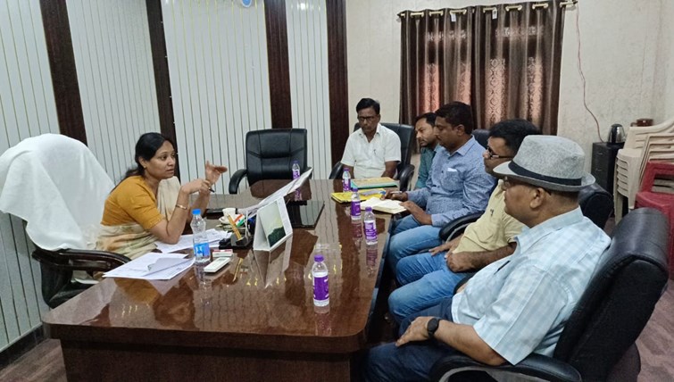 betia me vishal swasthya sah pariwar niyojan mela 