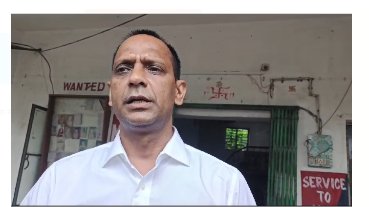 mahila hatyakand ke aaropi police kastadi se farar 