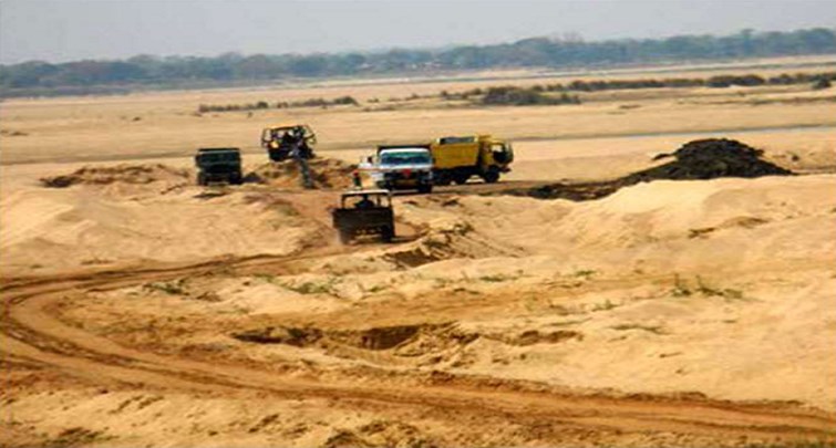 NAWADA POLICE NE BALU LADE 6 TRACTOR KO KIYA JABT
