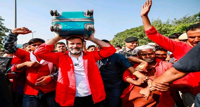 Rahul Gandhi took up the burden wearing the uniform of a COLLIE