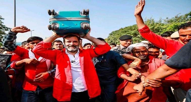  Rahul Gandhi took up the burden wearing the uniform of a COLLIE