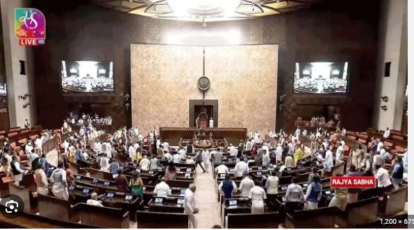 Women's reservation bill also passed in Rajya Sabha, 215 votes were cast in favor, not a single vote was cast against it.