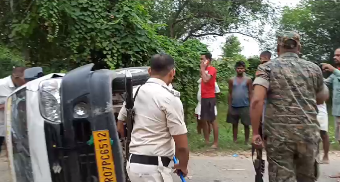 MADHUBANI ME BEKABU AMBULANCE NE 5 LOGO KO RAUNDA