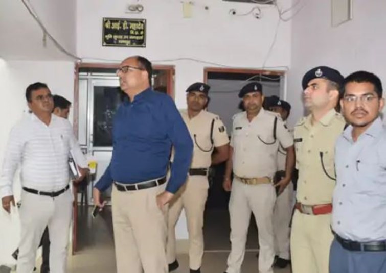 Raid on DCLR office on complaint of taking bribe of Rs 1 lakh,