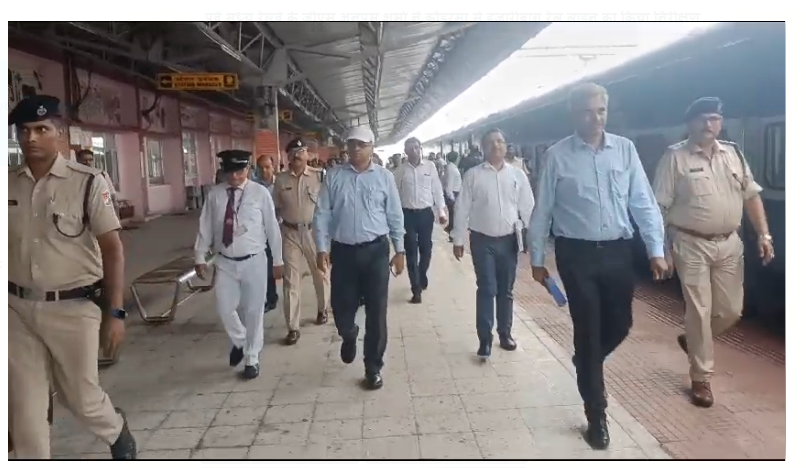purva madhy railway ke gm paheche hajaribag 