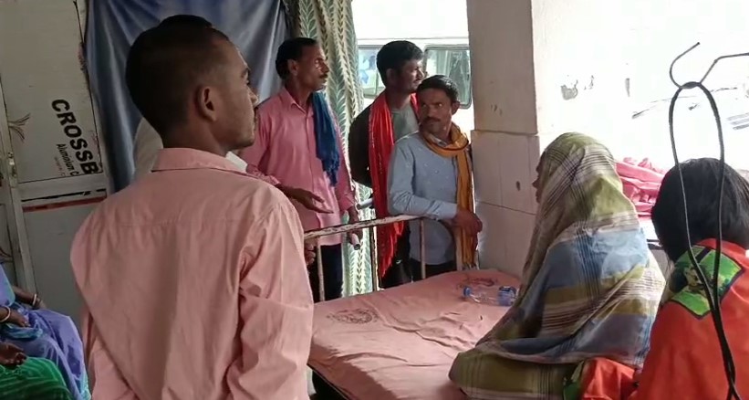 mahadalit mahila ko nirvastra kar patna me ghumaya
