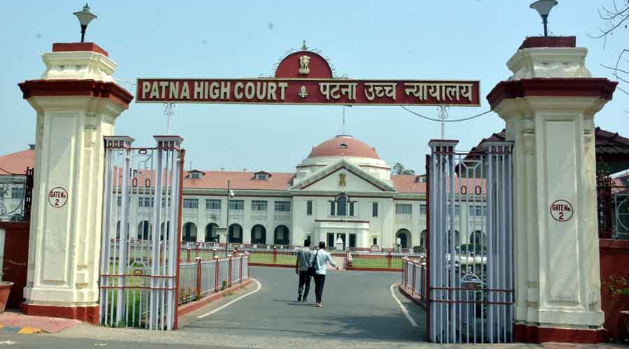 mahila adocate se lootpat mamle par highcourt me sunwai