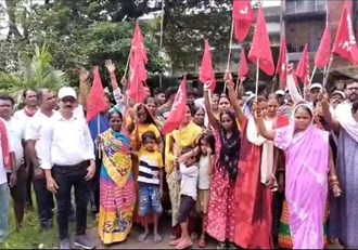 Labor union along with local people demonstrated against BCCL