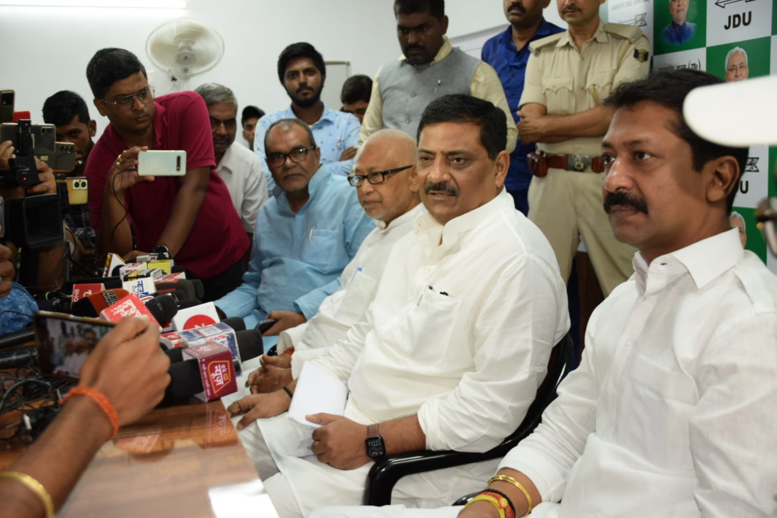 darbhanga aiims par siyasat jari sanjay jha ne bjp ko di naseehat
