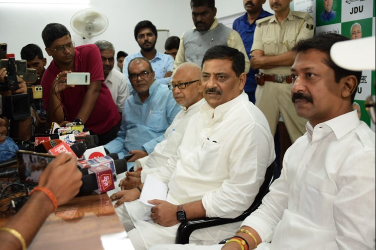 darbhanga aiims par siyasat jari sanjay jha ne bjp ko di naseehat 