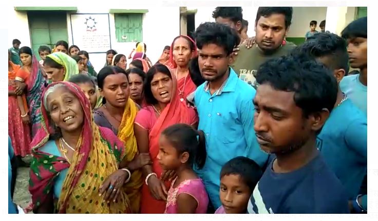 deoghar mai gaddhe mai dubne se schooli chhatra ki maut 