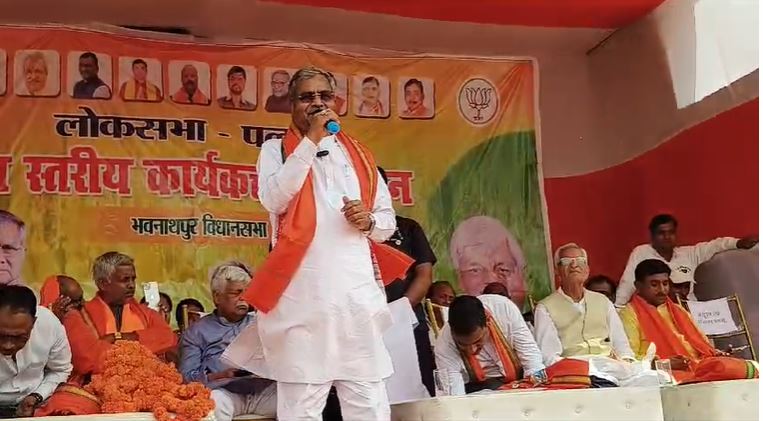 gadhwa me babulal ne champai sarkar par sadha nisana