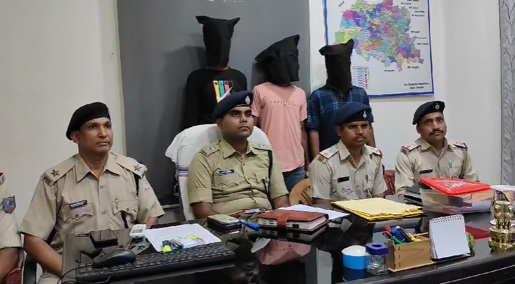 KUKHYAT ASHISH MISHRA GIROH KE TEEN SADSYA GIRFTAR