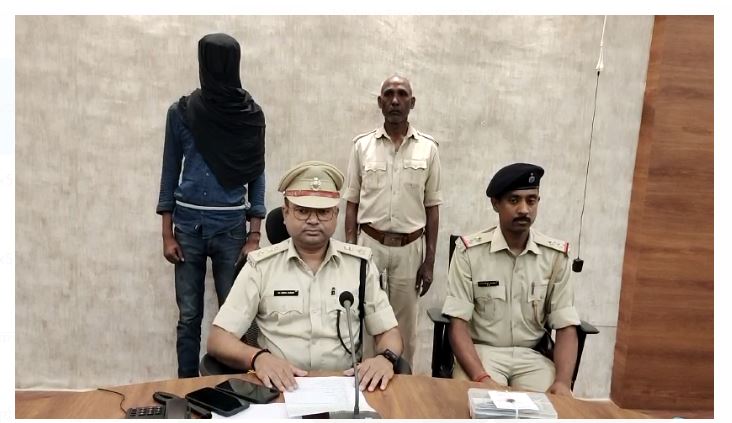 atm se chherchhar karne wale giroh ka bhandafore 