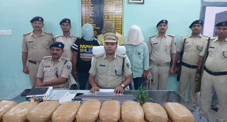 Three smugglers arrested with more than 1 kg of ganja in Bhojpur