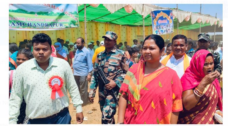 gita koda pahunchi chaibasa sthit sambleshwari mandir 