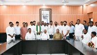 There was a stampede among VIPs due to Mukesh Sahni joining Grand Alliance, many party leaders joined JDU, met CM Nitish.