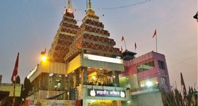  Long queue of devotees to visit Mahavir temple on Ramnavmi