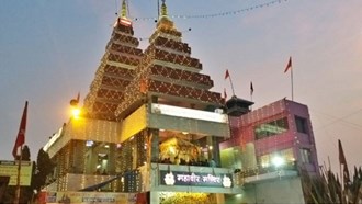  Long queue of devotees to visit Mahavir temple on Ramnavmi