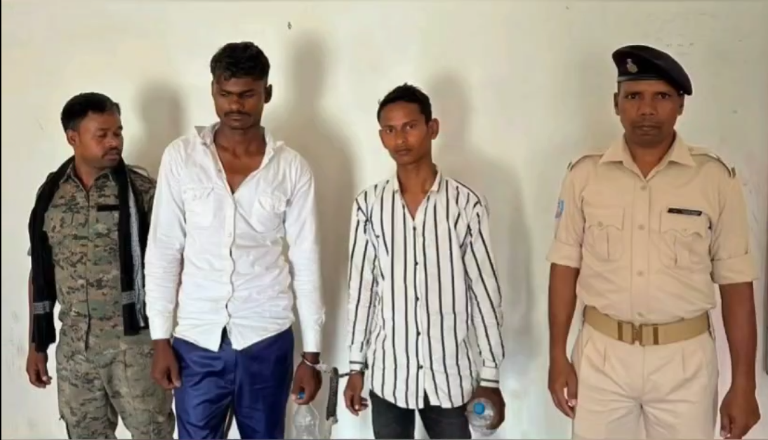 garhwa mein do yuvakon ne lahraya pistal ab kha rha jail ki hawa 