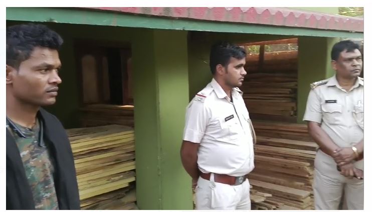 pakud mai wan vibhag ki team ne ki karrawai 