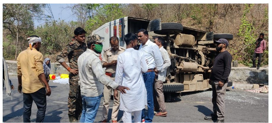 chatra mai dardanaak sadak hadsa 