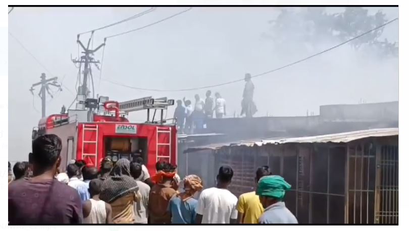 koderma isthit bajar samiti mai lagi bhishan aag  