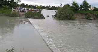 Panic due to breach of embankment in Muzaffarpur