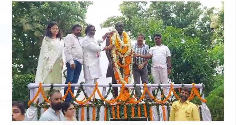 cm ne shahid nirmal mahto ko di shradhanjali