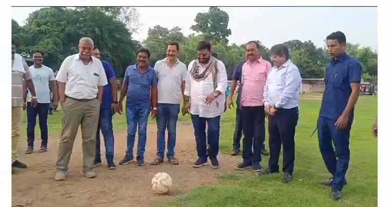 madhupur mai durga soren football turnament ka aayojan 