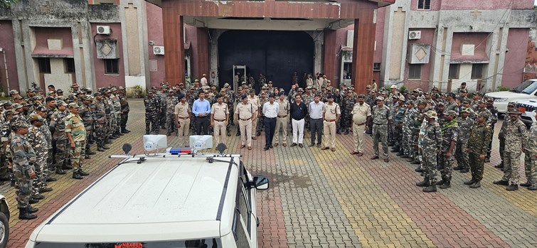 DC led raid in Ranchi Hotwar Jail, all wards and barracks were investigated