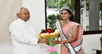  Bihar daughter Kajal Rani selected for Miss Universe India contest had a courtesy call on the Chief Minister.