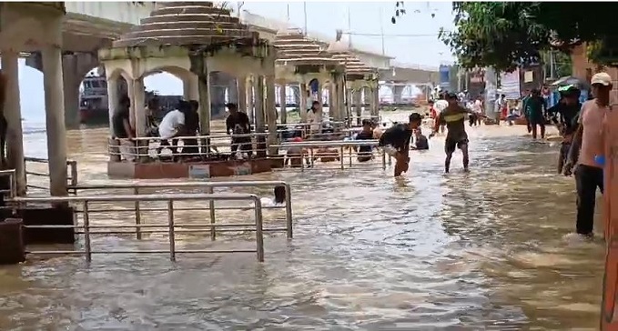 The fierce form of Ganga in the capital Patna