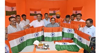 bhajpa office ranchi mai tiranga dhwaj stall ka udghatan 