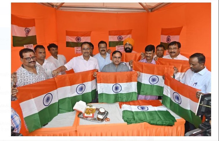 bhajpa office ranchi mai tiranga dhwaj stall ka udghatan 