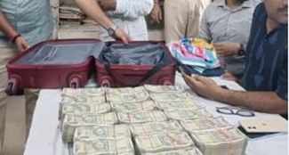  A man arrested with Rs 50 lakh cash at Patna Junction, the man was bringing it in a suitcase by Bharat Express train.