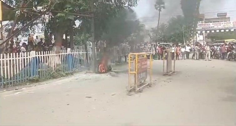  Bike parked on the roadside started burning in Nawada