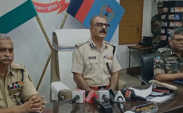  Jharkhand Police is preparing for a large-scale operation against Naxalites and Splendor Group, DGP Anurag Gupta gave several instructions to the off