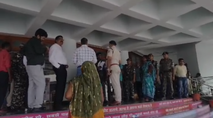 Wife reached DC office for husband's return home, pleaded