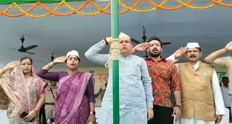  Minister in charge hoisted the tricolor in Khagaria