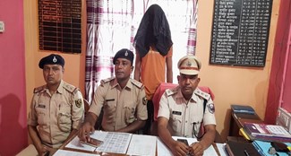  A criminal carrying a reward of Rs 25,000 was caught by Nawada police.