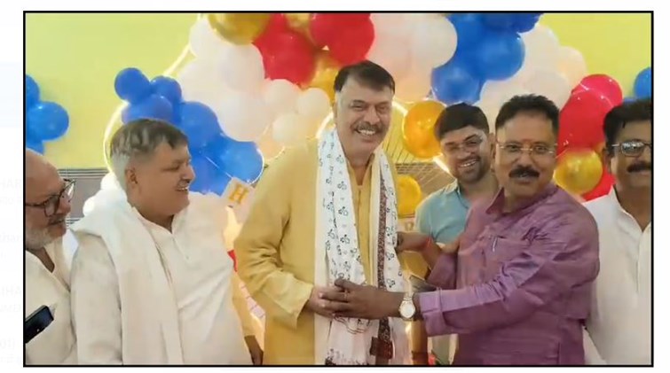 bokaro mai rajesh thakur ne manaya apana birthday