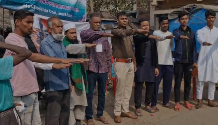 Drug de-addiction campaign of All India Payam-e-Insaniyat Forum in Haldipokhar, hats and shoes distributed to protect from cold