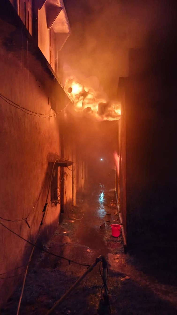 Major fire in furniture warehouse in Chakulia, loss worth lakhs of rupees